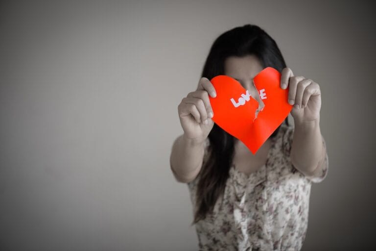 Etapy psychologiczne rozwodu - jak przebiega rozpad związku Etapy psychologiczne rozwodu - emocje towarzyszące rozpadowi związku i procesowi rozstania