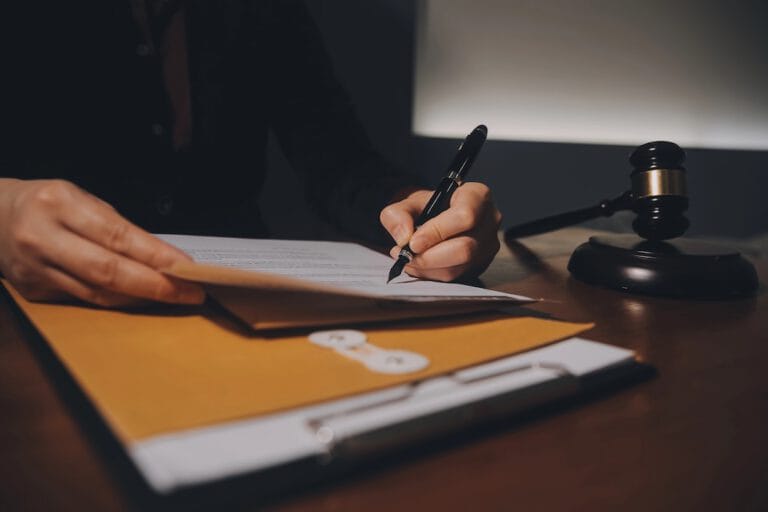 Gdzie złożyć pozew o rozwód? Właściwy sąd krok po kroku Pozew o rozwód i dokumenty sądowe - gdzie złożyć pozew o rozwód w Polsce