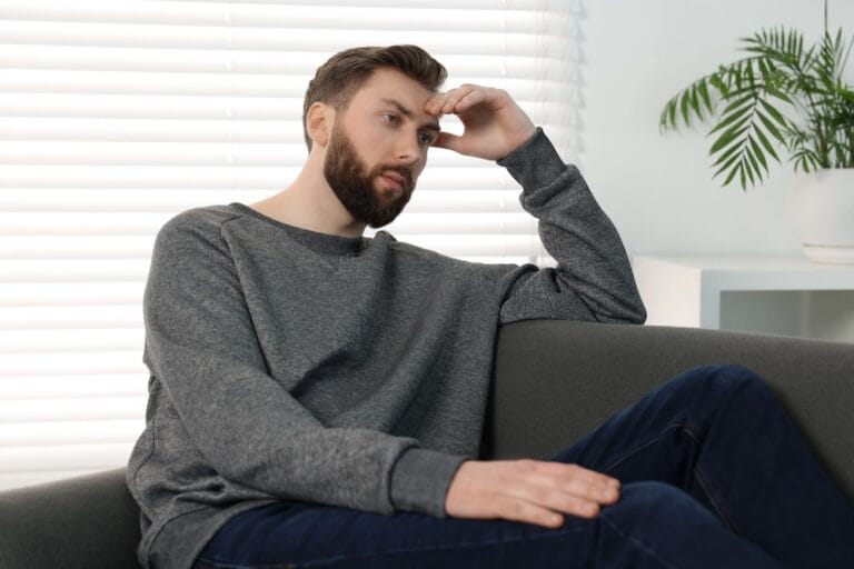 Emocje podczas rozwodu - co jest normalne, a co niepokoi? Emocje podczas rozwodu - refleksja i napięcie emocjonalne osoby dorosłej